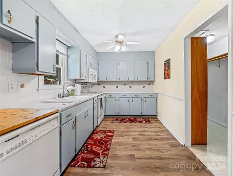 5121 Howard Gap Rd, Flat Rock, NC 28731 photo 5