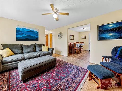 5121 Howard Gap Rd, Flat Rock, NC 28731 photo 2
