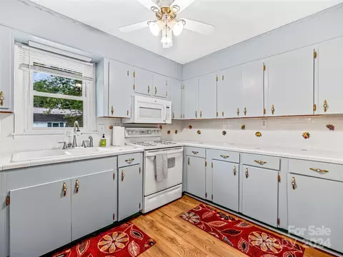 5121 Howard Gap Rd, Flat Rock, NC 28731 photo 6