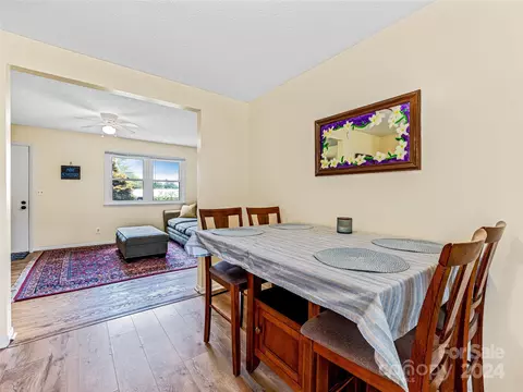 5121 Howard Gap Rd, Flat Rock, NC 28731 photo 3