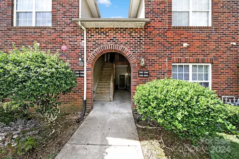 2546 Carya Pond Ln, Charlotte, NC 28212
