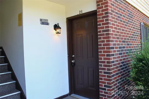 525 12th Sw 24 St SW #24, Hickory, NC 28602