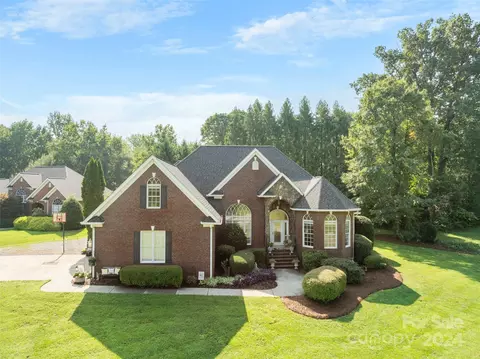 5500 Hickory Leaf Ct, Mount Holly, NC 28120