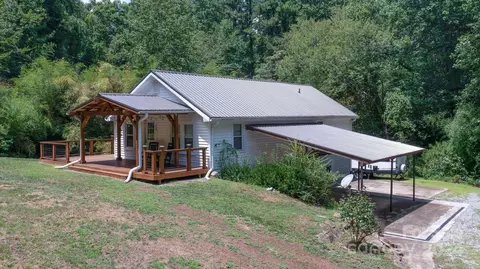 75 View St, Columbus, NC 28722