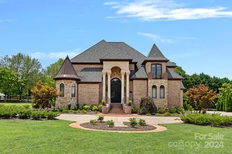 5205 Sabre Dr, Kannapolis, NC 28081