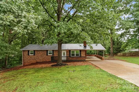 1736 Mccombs St, Newton, NC 28658