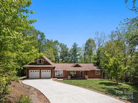 376 Whispering Woods Dr, Saluda, NC 28773