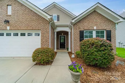 141 Avalon Reserve Dr, Mooresville, NC 28115