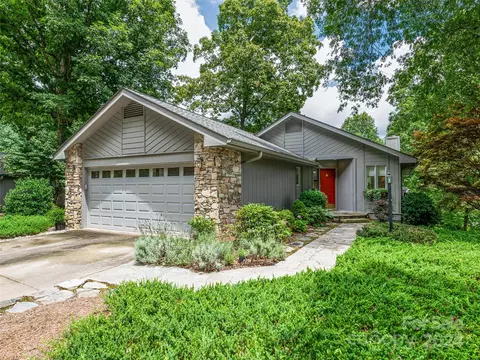 2090 Golfside Ln, Hendersonville, NC 28739