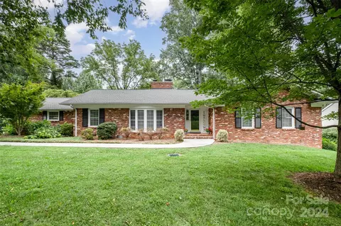 82 36th Nw Ave NW, Hickory, NC 28601