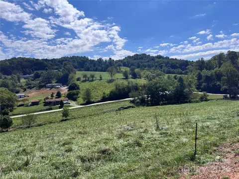 11 N Turkey Creek Rd, Leicester, NC 28748