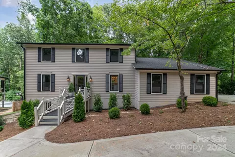5610 Camelot Dr, Charlotte, NC 28270
