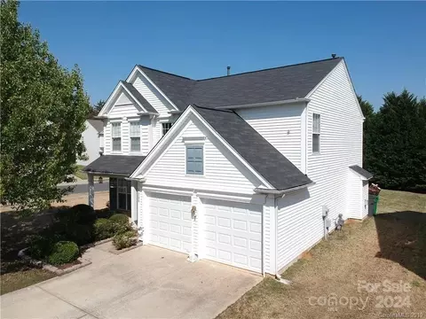 9205 Bellegarde Dr, Charlotte, NC 28277