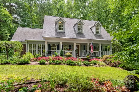 23 Mountain Lake Dr, Hendersonville, NC 28739