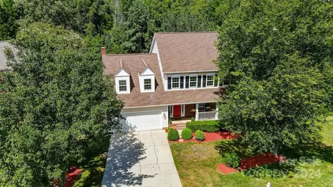12700 Diamond Dr, Pineville, NC 28134