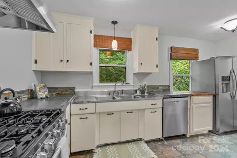 290 Maple Ct, Arden, NC 28704 photo 9