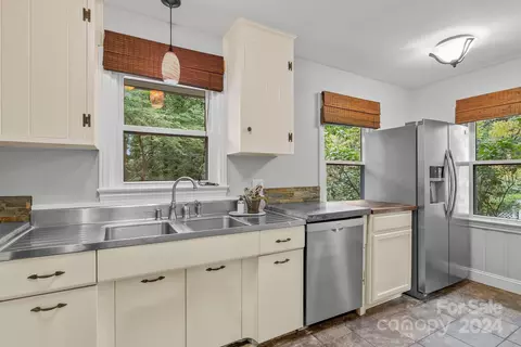 290 Maple Ct, Arden, NC 28704 photo 7