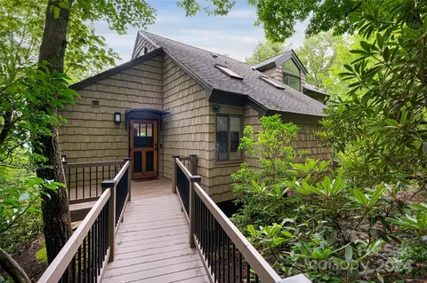 219 Lambeth Walk, Fairview, NC 28730