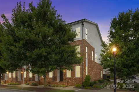 808 Seigle Point Dr, Charlotte, NC 28204