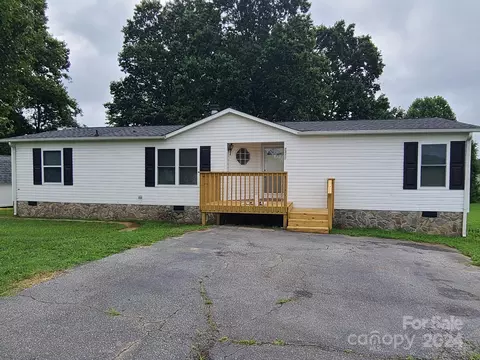 2470 Albany 18 Dr #18, Newton, NC 28658