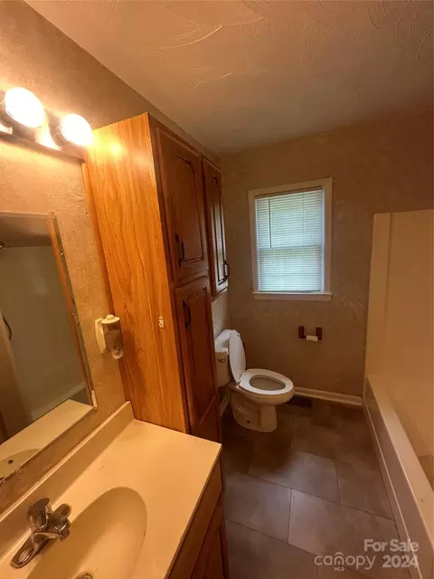 1854 Holland Dr, Conover, NC 28613 photo 10