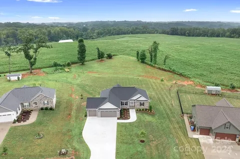 171 Castle Pines Ln, Statesville, NC 28625