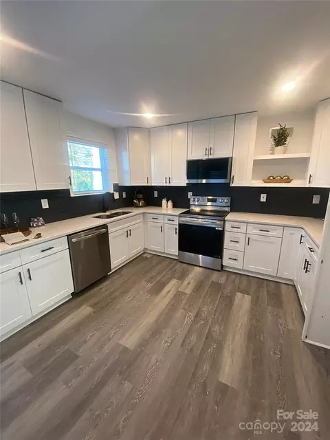 405 Caroline Ave, Lowell, NC 28098