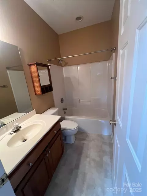 Bath - 4817 Mossy Cup Ln, Monroe, NC 28110 photo 4 of 5