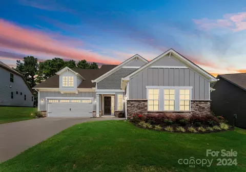 1313 Dali Blvd, Mount Holly, NC 28120