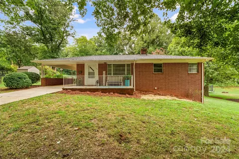 101 Louise St, Morganton, NC 28655