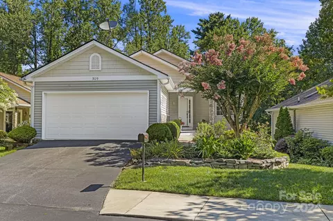 309 Ewarts Hill Rd, Hendersonville, NC 28739