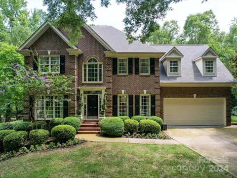 2505 Robin Hill Dr, Charlotte, NC 28210