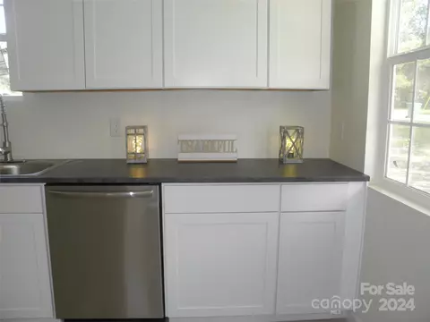 Kitchen - 37 Davis St, Cheraw, SC 29520 photo 3 of 3