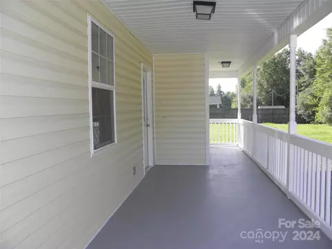 Exterior - 37 Davis St, Cheraw, SC 29520 photo 2 of 2