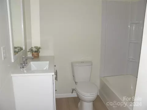 Bath - 37 Davis St, Cheraw, SC 29520 photo 2 of 2