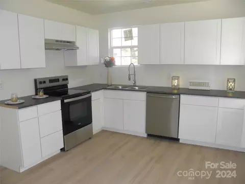 Kitchen - 37 Davis St, Cheraw, SC 29520 photo 1 of 3