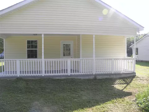 Exterior - 37 Davis St, Cheraw, SC 29520 photo 1 of 2
