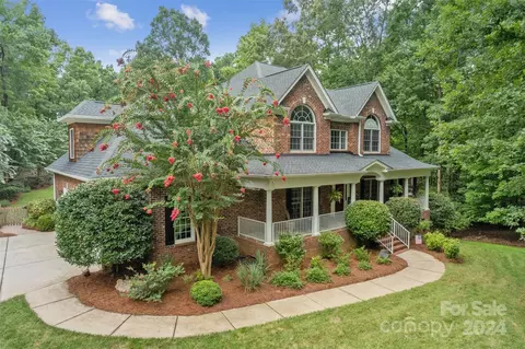 191 Evening Shadow Rd, Lake Wylie, SC 29710