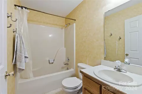 Bath - 126 Freshfield Dr, Hudson, NC 28638 photo 1 of 2