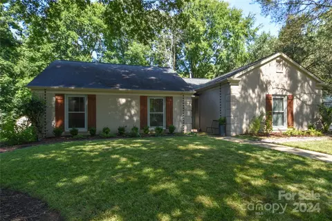 4426 Woods End Ln, Charlotte, NC 28277