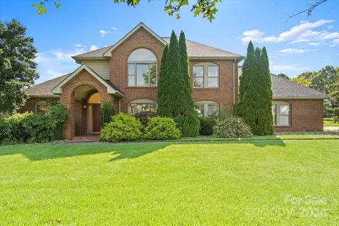 120 Stone House Dr, Statesville, NC 28625