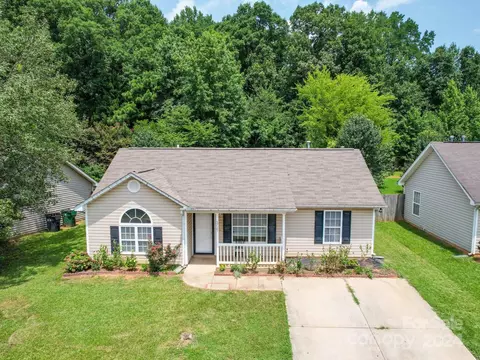5725 Justins Forest Dr, Charlotte, NC 28212