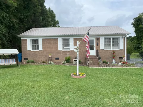417 S Pearl St, Troy, NC 27371