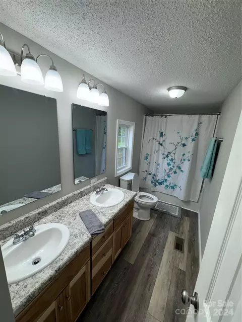 Bath - 444 Apache Path, Marion, NC 28752 photo 2 of 5