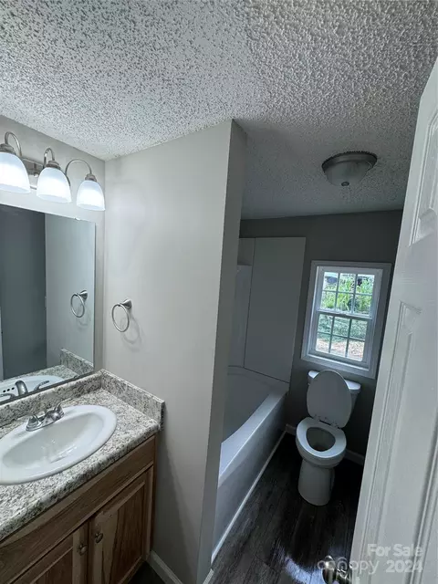 Bath - 444 Apache Path, Marion, NC 28752 photo 4 of 5