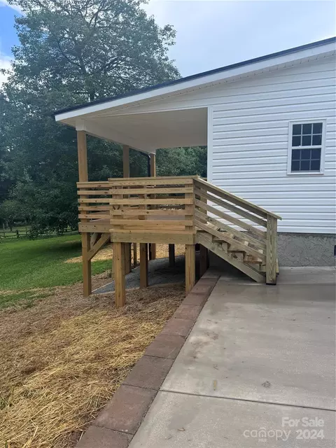 Exterior - 444 Apache Path, Marion, NC 28752 photo 4 of 5
