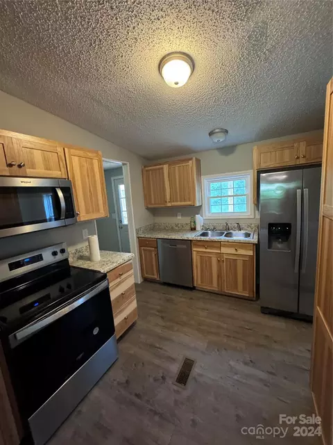 Kitchen - 444 Apache Path, Marion, NC 28752 photo 4 of 4