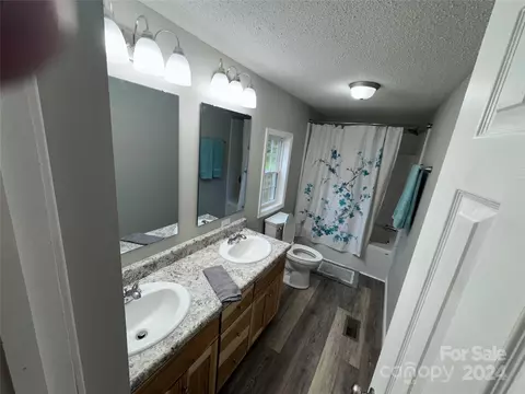 Bath - 444 Apache Path, Marion, NC 28752 photo 3 of 5