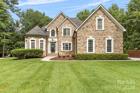 196 Deer Run Dr, Troutman, NC 28166