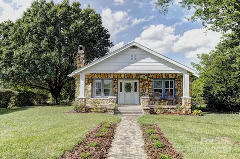 1102 Old Spartanburg Rd, Hendersonville, NC 28792